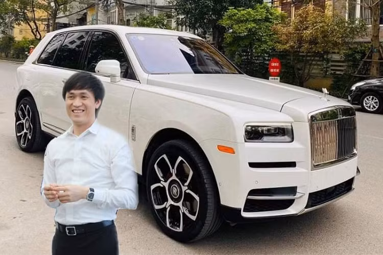 Mới đây, CEO chuỗi cầm đồ lớn nhất Việt Nam đã chia sẻ về căn biệt thự rộng 700 m2 với thiết kế vô cùng xa hoa, tráng lệ, toàn bộ không gian kiến trúc được ốp đá cẩm thạch cao cấp và các vật liệu đắt tiền khác. Tuy nhiên, thứ thu hút cư dân mạng lại là hình ảnh chiếc Rolls-Royce Cullinan mới.
