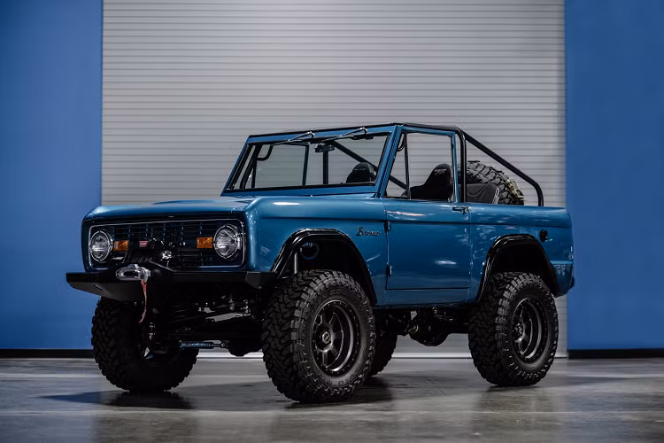 Ford Bronco 1972 dong co Shelby V8 dat gap 4 lan xe moi
