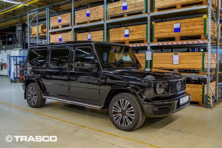  Mercedes-AMG G63 hạng sang là một trong những mẫu SUV thường xuyên được chọn lựa để chế tạo xe bọc thép chống đạn. Chiếc Mercedes-AMG G63 do hãng Trasco Bremen của Đức chế tạo dưới đây là một ví dụ điển hình.