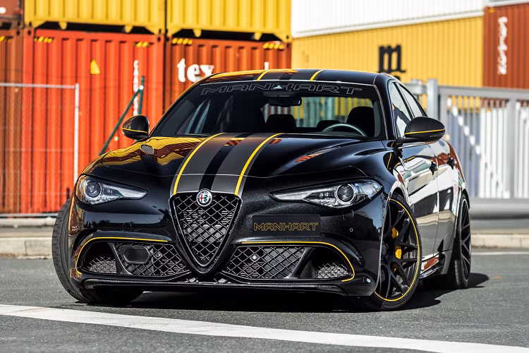 Mẫu Alfa Romeo Giulia Quadrifoglio thể thao hiệu năng cao với thiết kế hấp dẫn cùng mức công suất đầu ra lên tới 510 mã lực. Như thường lệ, Manhart Performance thực hiện việc nâng cấp về mặt hiệu năng cũng như đem tới cho xe một bộ bodykit mới cùng loạt chi tiết trang trí mang đậm bản sắc của thương hiệu xe hơi Đức. Về cơ bản, Manhart Performance trong quá khứ là một thương hiệu chuyên nâng cấp những chiếc BMW.