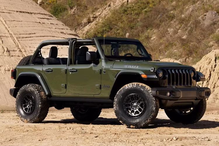 Theo thông tin do Jeep tiết lộ, chiếc xe SUV Jeep Wrangler Unlimited Willys sở hữu một số tính năng và trang bị của chiếc Rubicon Xtreme Recon, mang trên mình bộ cánh màu xanh sẫm truyền thống của quân đội Mỹ năm xưa.