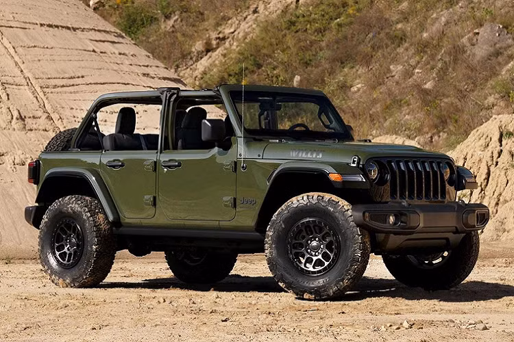 Xe cũng có hai tùy chọn hộp số gồm số tự động hoặc số sàn 6 cấp. Jeep Wrangler Unlimited Willys Xtreme Recon có thể đến tay khách hàng vào tháng 12 tới đây.