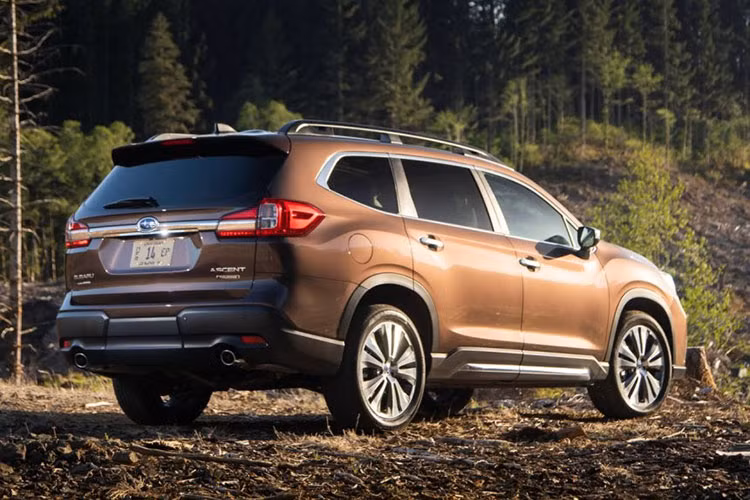 Tại thị trường Philippines, mẫu xe SUV Subaru Evoltis 2021 chỉ có duy nhất một phiên bản. Rất may là phiên bản này được trang bị khá tốt. Theo đó, xe đi kèm đèn pha LED với tính năng hỗ trợ đèn pha và chiếu sáng theo góc cua.