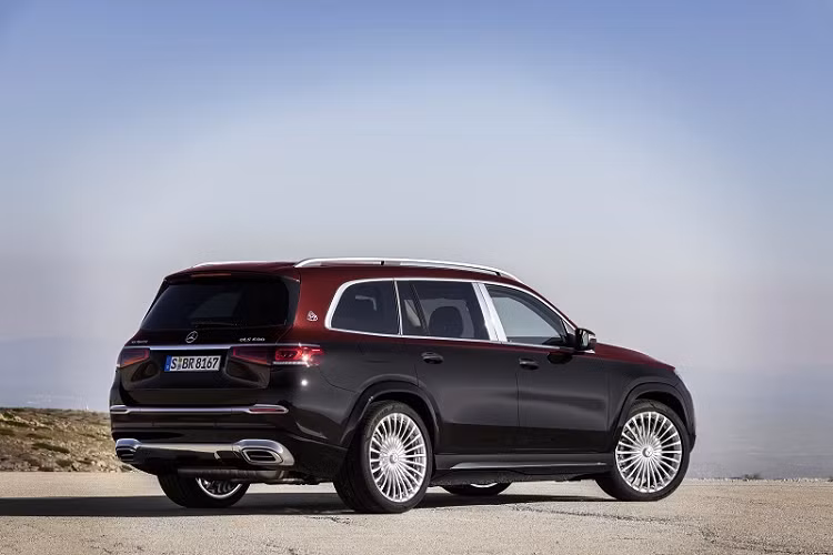 Mercedes-Maybach GLS 600 4MATIC chính hãng dự kiến sẽ có mặt tại các đại lý của Mercedes-Benz Việt Nam trong quý III năm nay, với 7 tùy chọn màu sơn: Trắng Polar, Đen Obsidian, Bạc Iridium, Bạc Mojave, Xanh Brilliant, Xanh Emerald và Xám Selenite.