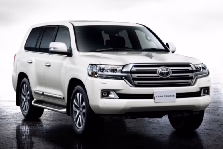 Hiện tại, dòng xe Land Cruiser đã được bán tại khoảng 170 quốc gia và nhiều khu vực khác nhau trên toàn thế giới với doanh số bán hàng toàn cầu hàng năm đạt khoảng 400.000 chiếc. Trong đó, khoảng 37% doanh số đó đến khu vực Trung Đông.