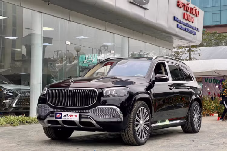 Nhà sản xuất tích hợp thêm một máy tính bảng mini để hành khách ở hàng ghế sau có thể điều chỉnh các tính năng, tiện nghi trên xe thông qua thiết bị này. Hệ thống âm thanh 27 loa Burnmester... Mức giá xe Mercedes-Maybach GLS 600 2021 hiện được chào bán khoảng 16,5 tỷ đồng tại các đại lý tư nhân không chính hãng.