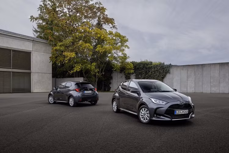 Điều đáng nói là vào hồi tháng 8 năm nay, hãng Mazda cũng đã ra mắt phiên bản 2022 của Mazda2 tại lục địa già. Theo hãng Mazda, hai mẫu xe Mazda2 2022 hatckback mới này sẽ được bán song song tại châu Âu.