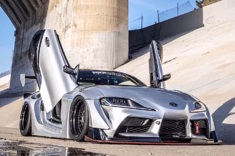 Trước khi Toyota cắt đi phần nóc của một chiếc GR Supra để tạo nên bản concept Toyota GR Supra Sport Top, một nhóm học sinh Nhật Bản đã tự tạo nên chiếc GR Supra mui trần của họ. Trưng bày tại Toyota Auto Salon 2020, chiếc Toyota GR Supra mui trần chế tạo thủ công vốn dựa trên một chiếc Lexus SC430 Convertible với các phụ tùng thân vỏ lấy từ A90 Supra và một động cơ 2JZ I6 dưới nắp capô. 