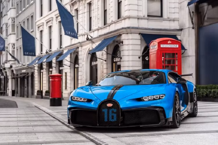 Nhìn chung, chi phí bảo trì Bugatti Chiron Pur Sport trong vòng 4 năm sẽ là 8,81 tỷ đồng, chưa bao gồm thuế, phí lao động bổ sung, phí đặt hẹn, chi phí vận chuyển hàng không và phí đi lại cho đội ngũ nhân viên của Bugatti.