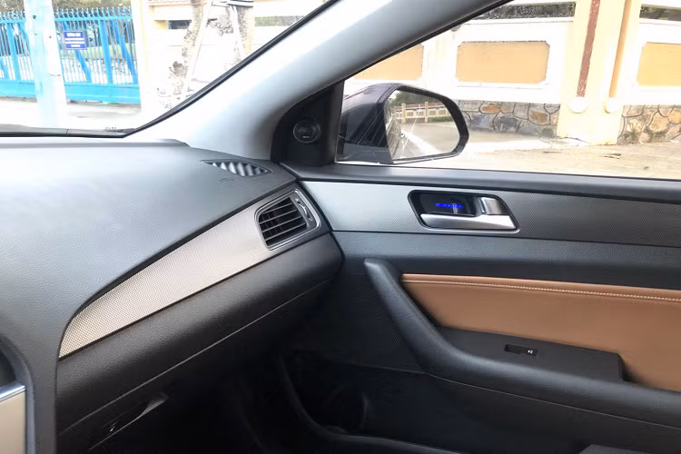Bên cạnh giá bán, thiết kế mới của Sonata đã không hợp thị hiếu khách hàng Việt như thế hệ cũ. Doanh số thấp, kén khách mua, Sonata thế hệ thứ 7 đã bị “khai tử” tại Việt Nam kể từ năm 2018.