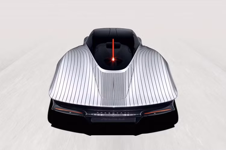 Chiếc xe cuối cùng rời nhà máy là 1 siêu phẩm rất đặc biệt và có tên gọi là McLaren Speedtail Albert mới. Cái tên Albert chính là lấy từ một phân xưởng tại trung tâm công nghệ McLaren, nơi hãng sử dụng để phát triển chiếc xe F1 huyền thoại.