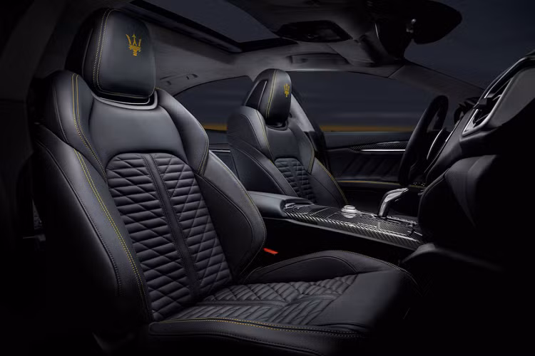 Trong đó, chữ F được lấy cảm hứng từ tên của tay đua F1 Juan Manual Fangio - người đã cầm lái chiếc xe đua F1 đầu tiên của hãng: Maserati 250F. Năm 1954, Juan Manual Fangio cùng với 250F chính thức đánh dấu sự dấn thân của thương hiệu Maserati vào bộ môn đua xe đỉnh cao của thế giới.