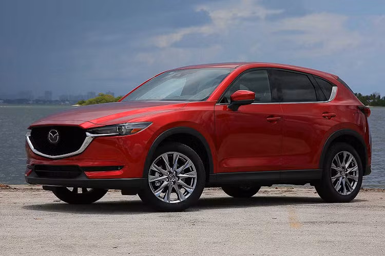 Giám đốc điều hành Mazda Úc đã xác nhận với báo chí rằng hãng xe Nhật sẽ tiếp tục đầu tư vào động cơ hiệu suất cao trong tương lai. Theo đó, các mẫu xe từ Mazda CX-5 2022 mới cao cấp trở lên sẽ sử dụng nền tảng hoàn toàn mới lớn hơn và trang bị các động cơ cao cấp hơn như SkyActiv-X hoặc động cơ I6.