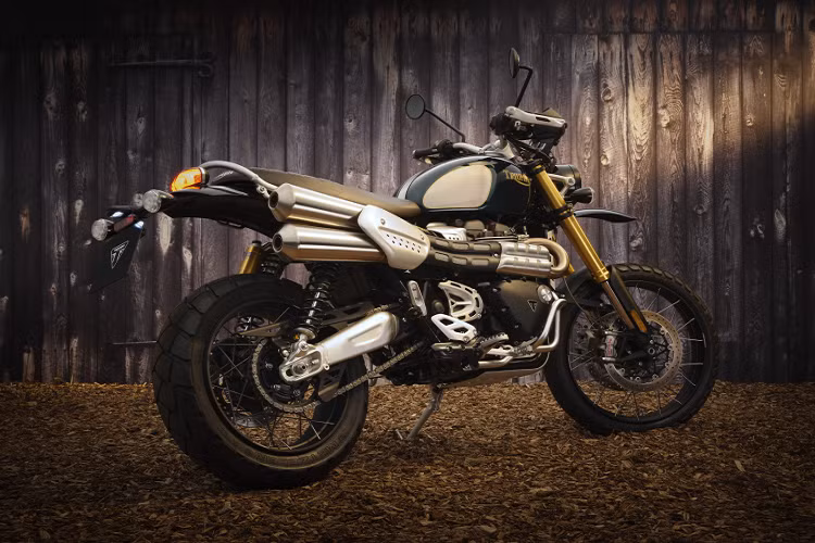 Bản XC phù hợp cho nhu cầu đi phố với 5 chế độ lái tiêu chuẩn Rain, Road, Sport, Off-road và Rider. Trong khi bản XE nổi bật với giảm xóc màu vàng của Ohlins cho mục đích chinh phục địa hình và thêm chế độ lái Off-road Pro.
