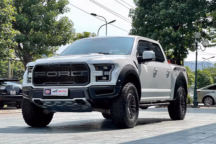 Ford F-150 Raptor nhap tu kenh toi 500 trieu giua 