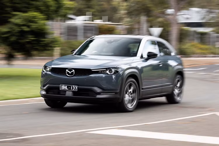 Hãng xe Nhật Bản hiện đã bắt đầu nhận cọc cho mẫu xe điện Mazda MX-30 ở Úc. Lô xe đầu tiên dự kiến giao đến tay khách hàng bắt đầu từ tháng 8 với 100 chiếc.