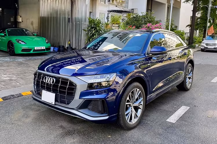 Có thể nói, chiếc Audi Q8 55 TFSI chạy lướt khoảng 2.500km này là hiếm trên thị trường xe cũ. Vì người mua sẽ không dễ dàng tìm thấy nhiều chiếc Audi Q8 đã qua sử dụng đang được chào bán ở thời điểm hiện tại.
