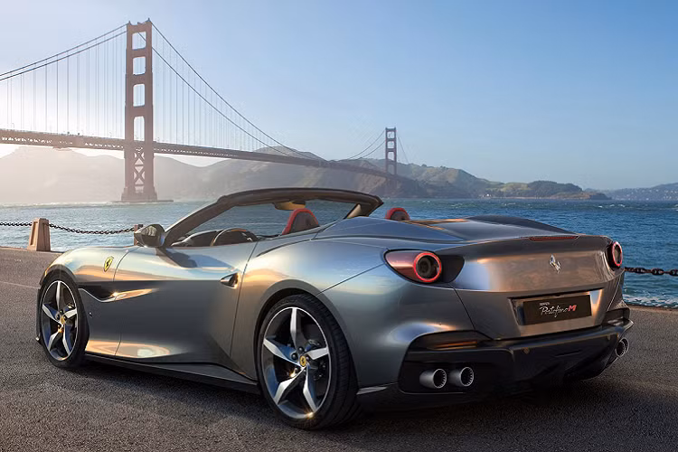 Ferrari Portofino M có 5 chế độ lái, tùy chọn thông qua công tắc Manettino trên vô lăng, ngoài ra nó còn được bổ sung thêm chế độ Race. Khả năng tăng tốc 0-100 km/h của mẫu mui trần này là trong 3,4 giây, 0-200 km/h trong 9,8 giây trước khi đạt tốc độ tối đa 320 km/h.