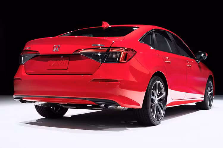 Do ảnh hưởng của đại dịch Covid-19, sự kiện giới thiệu Honda Civic mới tại Thái Lan sẽ được tổ chức trực tuyến. Như vậy, Thái Lan là thị trường thứ hai trên thế giới đón nhận Honda Civic 2022, sau Mỹ. Đồng thời, đây cũng là thị trường dùng xe tay lái nghịch đầu tiên trên thế giới đón nhận Honda Civic thế hệ mới.