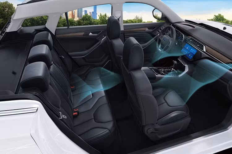 Trước đó, Ford Territory tại Việt Nam được đồn đoán sẽ nhập khẩu nguyên chiếc, thay vì lắp ráp trong nước ở nhà máy Ford tại Hải Dương, xe sẽ có mức giá dự kiến rơi vào khoảng từ 700 triệu đồng.