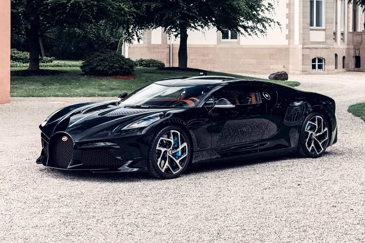 Bugatti La Voiture Noire được lấy cảm hứng từ chiếc Type 57 SC Atlantic đời 1936 do chính tay Jean Bugatti thiết kế nên. Sau chiến tranh thế giới lần thứ 2, chiếc Type 57 SC Atlantic "La Voiture Noire" này đã mất tích bí ẩn. Trong tiếng Pháp, "La Voiture Noire" có nghĩa là chiếc xe màu đen.