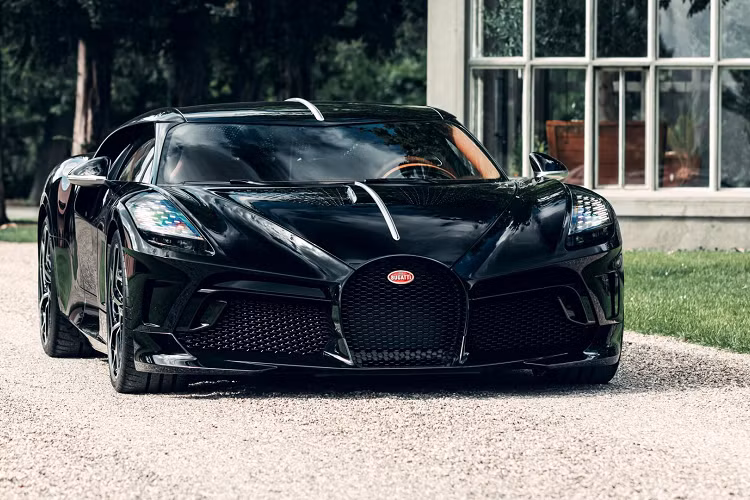 Bugatti cho biết chiếc xe này tốn gần 65.000 giờ công sản xuất. Điều này khá ngạc nhiên vì La Voiture Noire được thiết kế và sản xuất dựa trên một chiếc Chiron nguyên mẫu.