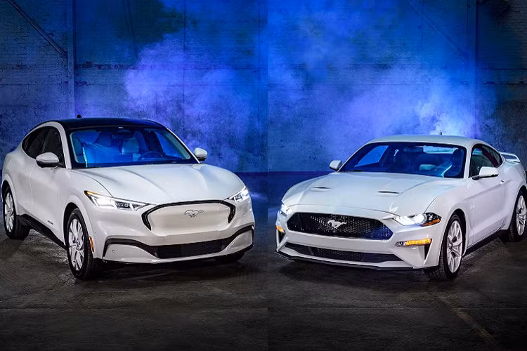 Ford Mustang Ice White Edition “bach cong tu