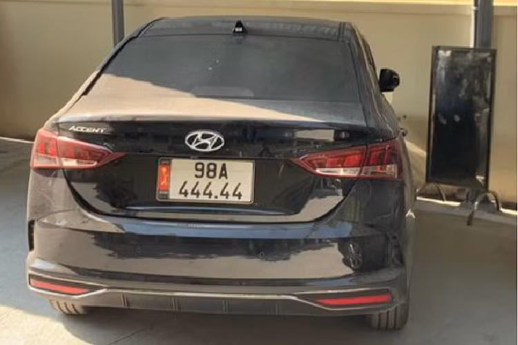 Với dân mê biển đẹp thì biển số "ngũ quý 4" được săn lùng vì nó dễ nhớ và độc đáo, đó là lý do chiếc Accent trong bài có được bán với giá cao hơn niêm yết đáng kể.