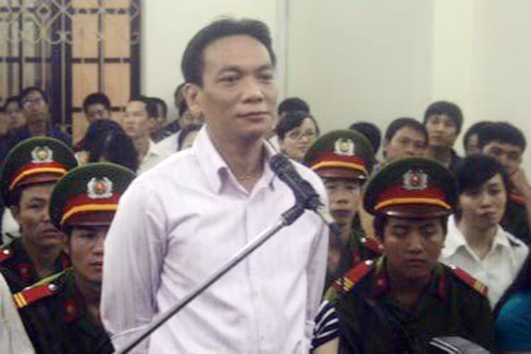 Am muu thau tom 'dat vang' cua ong chu vu truong New Century