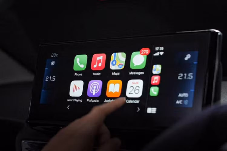 Những tính năng an toàn đáng chú ý khác của Peugeot 5008 2022 bao gồm cảm biến đỗ xe trước và sau, camera lùi và hệ thống giám sát áp suất lốp. 