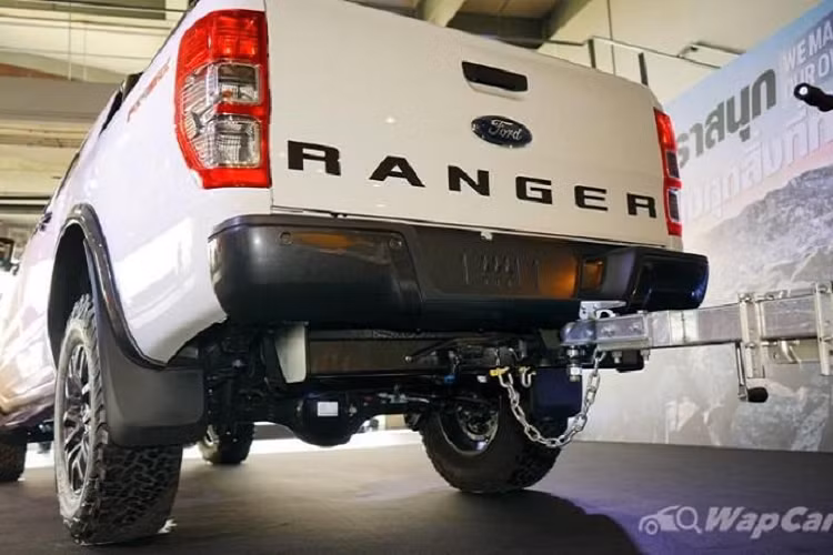 Tại Thái Lan, giá xe Ford Ranger FX4 Max 2021 có mức bán khởi điểm từ 1.189.000 baht (khoảng 894 triệu đồng), rẻ hơn gần 400 triệu VNĐ so với Ford Ranger Raptor.