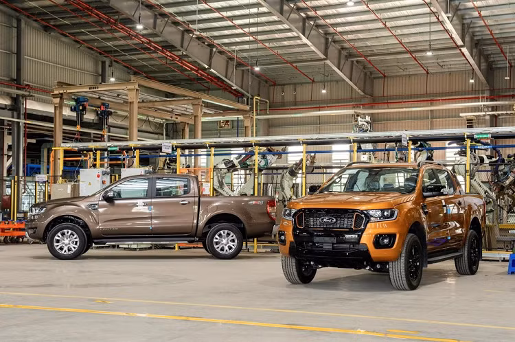 Ford Ranger 2021 lap rap tai Viet Nam van 