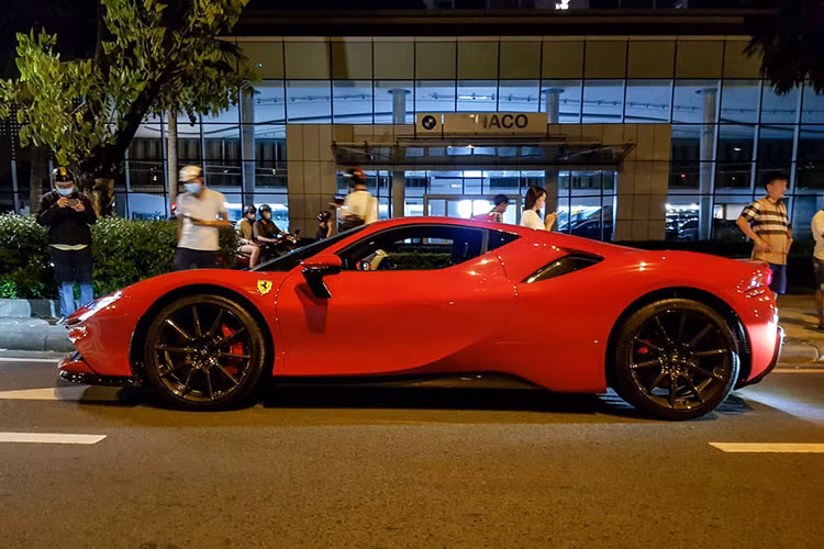 Ferrari SF90 Stradale dau tien tai Viet Nam rao ban duoi 30 ty?-Hinh-2