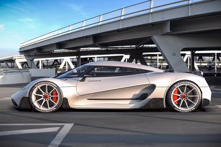 Viritech có kế hoạch sẽ chỉ chế tạo 25 chiếc Apricale, biến nó trở thành một hypercar cực kỳ hiếm trên thế giới, và mỗi chiếc sẽ có giá 1,5 triệu bảng Anh. Công ty dự định sẽ chế tạo một nguyên mẫu thử nghiệm trong năm 2022 trước khi bắt đầu sản xuất thương mại trong năm 2023.