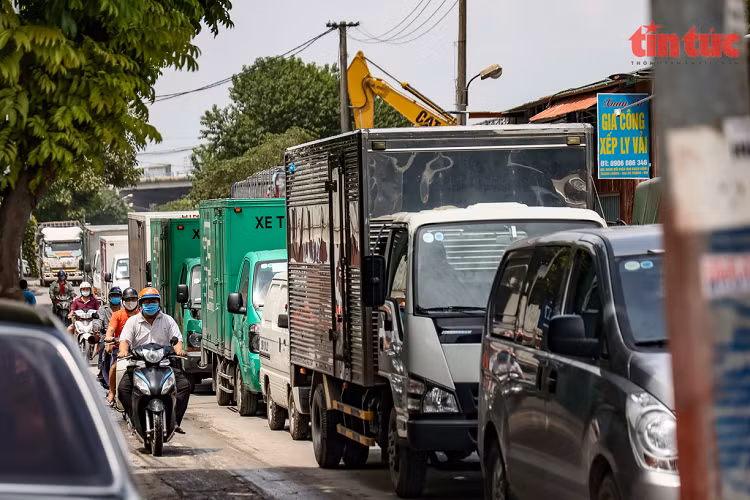 Un tac keo dai tai Cang Ha Noi sau khi noi long gian cach-Hinh-6