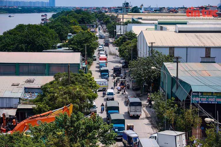Un tac keo dai tai Cang Ha Noi sau khi noi long gian cach