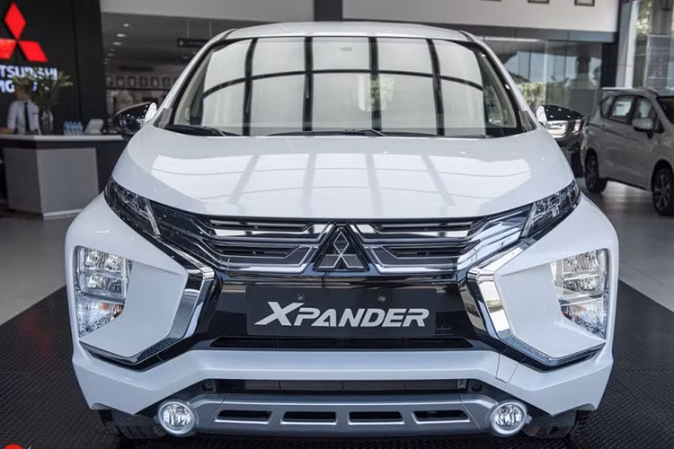 Cụ thể, cả 3 mẫu xe giá rẻ Mitsubishi Xpander, Attrage và Outlander đều sẽ tiếp tục được duy trì chính sách ưu đãi 50% lệ phí trước bạ do nhà sản xuất thực hiện. Đối với Xpander, giá trị ưu đãi quy đổi của mẫu xe này dao động từ 28 - 32 triệu đồng, tuỳ phiên bản MT hoặc AT (lắp ráp hoặc nhập khẩu). Bên cạnh đó, khách mua mẫu Xpander còn nhận đựo thêm khuyến mãi là gói bảo hiểm vật chất trị giá từ 8.5 - 10 triệu đồng.
