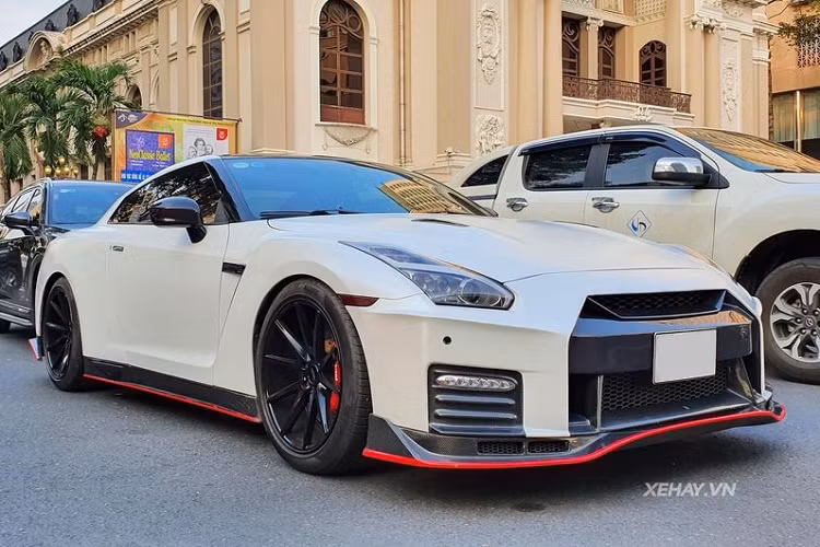 Nissan GT-R 