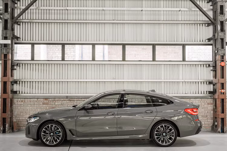 Với hiệu suất trên, mẫu xe sang BMW 630i GT M Sport có khả năng tăng tốc 0-100 km/h trong 6,5 giây, tốc độ giới hạn điện tử 250 km/h. Mức tiêu hao nhiên liệu của mẫu xe này là 7,3 lít/100 km, lượng phát thải 166g/km. Điểm thay đổi đáng chú ý so với bản tiền nâng cấp là việc loại bỏ hệ thống treo khí nén, xe chỉ được trang bị bộ giảm chấn thụ động.