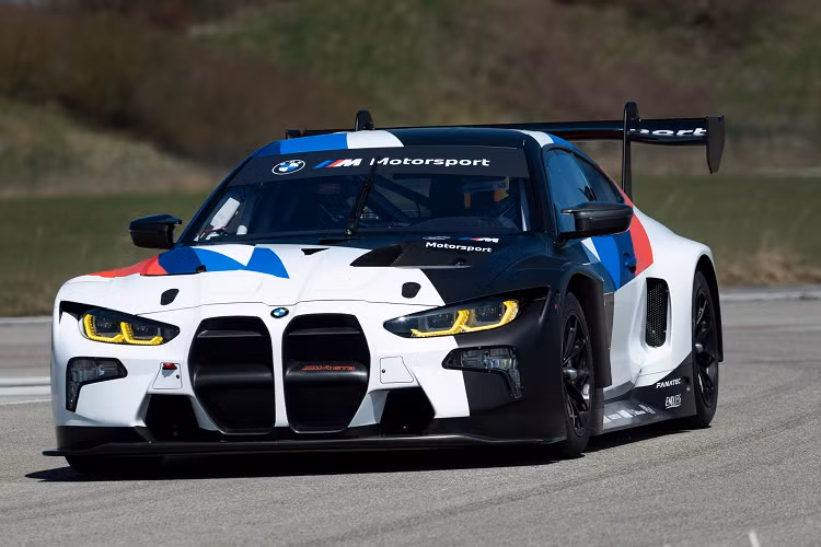 Tuy nhiên, sau giải đua Nurburgring Endurance Series, BMW M4 GT3 vẫn sẽ tiếp tục được thử nghiệm và kiểm tra, trước khi được bàn giao cho khách hàng vào đầu các mùa giải của năm 2022.