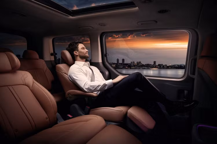Nó được trang bị hệ thống Hyundai SmartSense tiêu chuẩn vớ chức năng: Hỗ trợ tránh va chạm điểm mù, cảnh báo người lái mất tập trung, hỗ trợ tránh va chạm phía trước, hỗ trợ đèn pha tự động và hỗ trợ đi theo làn đường.