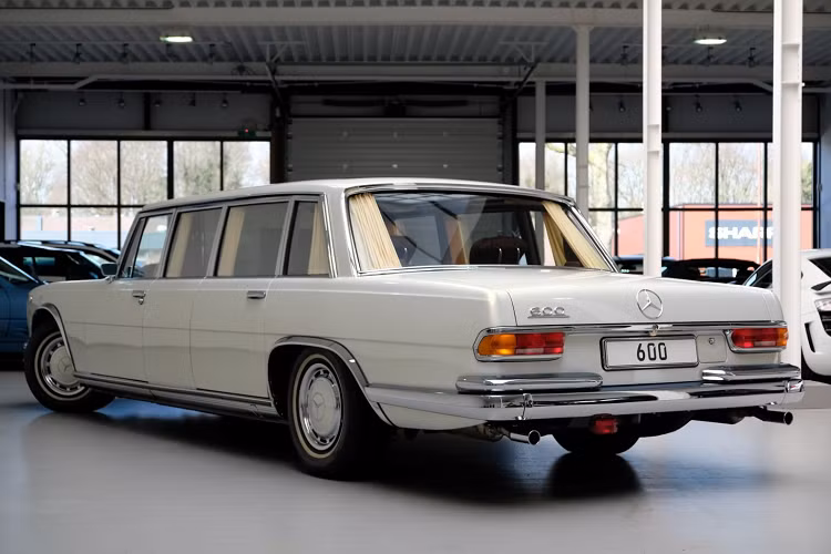 Auto Leitner không nêu chi tiết thông tin về các chủ sở hữu trước đó của chiếc 600 Pullman. Thay vào đó, họ cho biết chiếc xe đã tiêu tốn gần 3 triệu euro (khoảng 3,6 triệu USD - tương đương hơn 80 tỷ đồng) để sửa chữa và tân trang. Việc tân trang kéo dài từ năm 2007 đến 2017 với sự giúp đỡ của Mercedes-Benz Classic và Daimler AG.