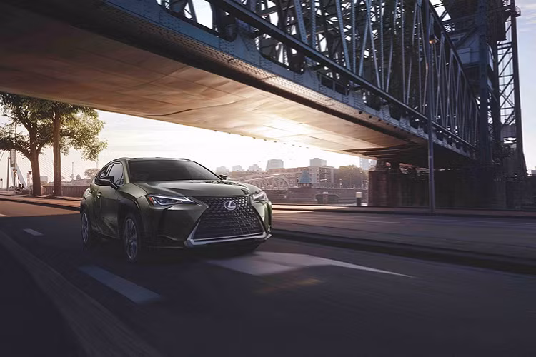Lexus UX 2022 nang cap, them mau ca tinh 