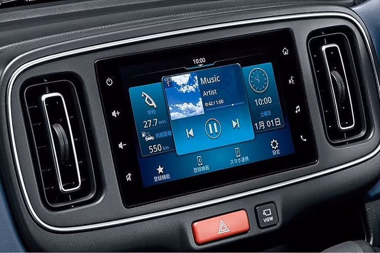 Tại thị trường Nhật Bản, Mazda Carol 2022 có 2 tùy chọn động cơ. Đầu tiên là động cơ xăng 3 xi-lanh, dung tích 660cc, sản sinh công suất tối đa 48 mã lực. Động cơ kết hợp với hộp số biến thiên vô cấp CVT và hệ dẫn động cầu trước hoặc 4 bánh. Thứ hai là hệ truyền động hybrid, dùng động cơ xăng như trên nhưng có thêm máy phát điện tích hợp bộ đề (ISG) với công suất tối đa 2,5 mã lực và cụm pin lithium-ion.