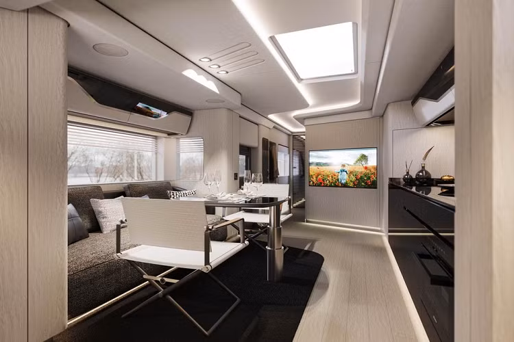 Nếu bạn muốn có không gian chứa xe lớn hơn nữa trong Dembell Motorhome, bạn có thể chọn phiên bản Small Garage. Bản này đi kèm với 2 khoang trượt, mang lại không gian rộng hơn. Nó cho phép bạn mang theo một chiếc ô tô cỡ nhỏ, ví như xe Smart, đồng thời giúp bạn sắp xếp đồ đạc dễ dàng hơn.