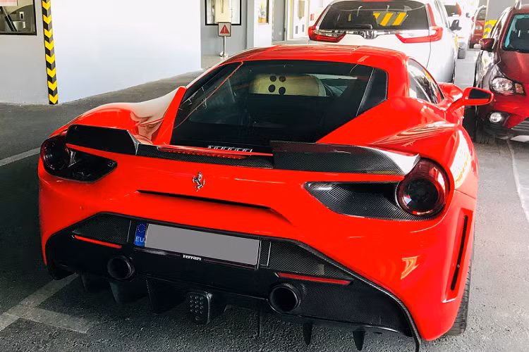 Nguyên bản, chiếc xe Ferrari 488 GTB sử dụng "trái tim" V8, tăng áp kép, dung tích 3,9 lít, sản sinh công suất tối đa 661 mã lực và mô-men xoắn cực đại 760 Nm.