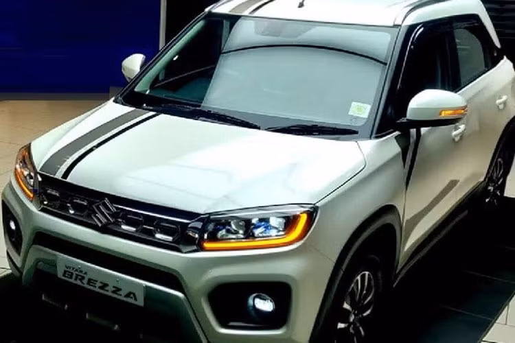 Động cơ sẽ có sự hỗ trợ của công nghệ mild hybrid để tiết kiệm xăng hơn đồng thời kết hợp với hộp số sàn 5 cấp hoặc hộp số tự động 4 cấp. Dự kiến xe sẽ chính thức trình làng tại thị trường Ấn Độ vào năm sau. Hiện giá xe Suzuki Vitara Brezza mới vẫn chưa được hé lộ.