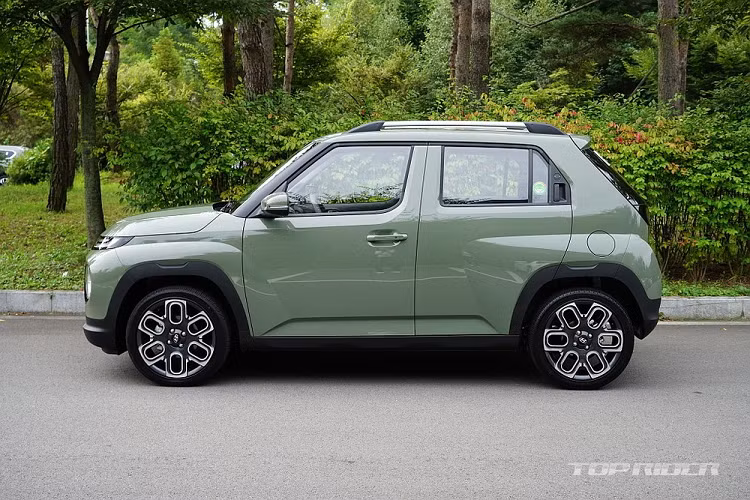 Túi khí giữa hàng ghế trước là tính năng đã lần đầu tiên xuất hiện trên Kia Sorento thế hệ mới. Trong khi đó, những mẫu SUV cỡ lớn hơn Hyundai Casper 2022 như Venue và Kona cũng chỉ có 6 túi khí. Nếu hãng Hyundai không đưa những tính năng kể trên lên Casper 2022 và bán với giá rẻ thì người tiêu dùng có thể lại chê xe trang bị nghèo nàn.