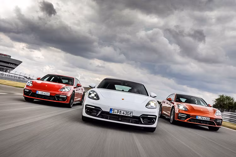 Để tiếp tục phát triển hệ thống truyền động hybrid, Porsche sẽ hướng đến phạm vi di chuyển bằng điện xa hơn và dung lượng pin cao hơn, đồng thời không làm ảnh hưởng đến tổng trọng lượng của chiếc xe.