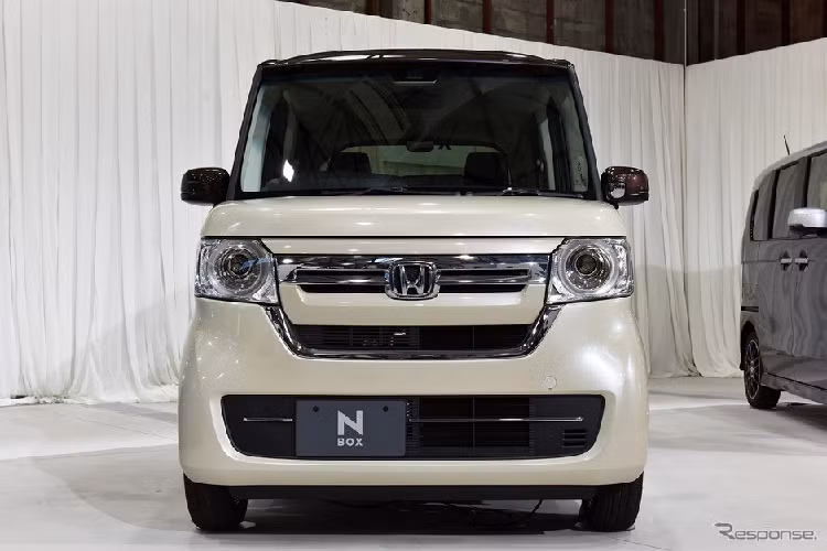Dù ở phiên bản nào, động cơ cũng kết hợp với hộp số biến thiên vô cấp CVT. Ngoài ra, xe còn có hệ dẫn động cầu trước hoặc 4 bánh ở mọi phiên bản.